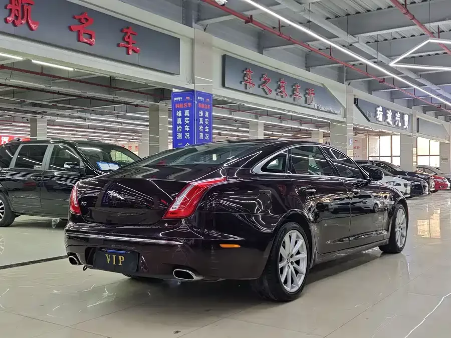 Jaguar XJ