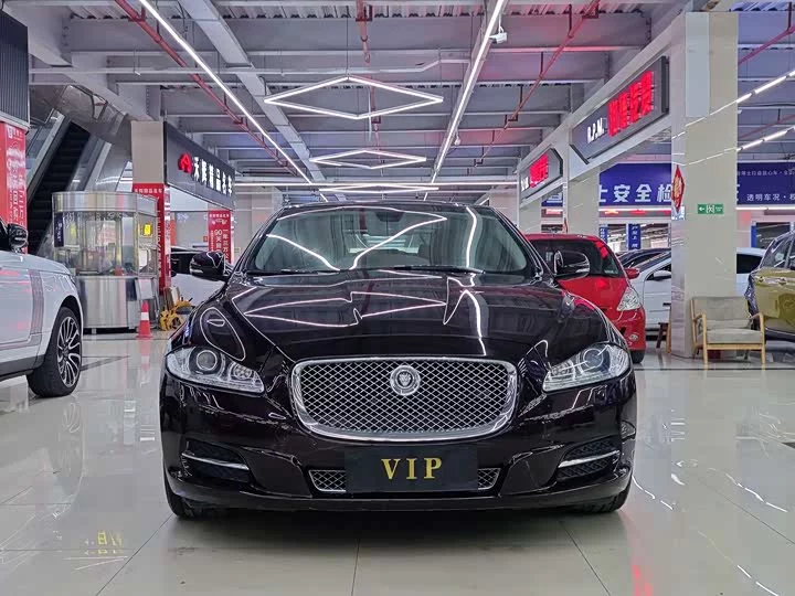 Jaguar XJ