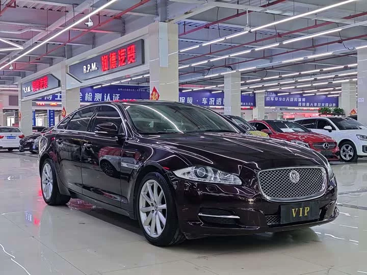 Jaguar XJ