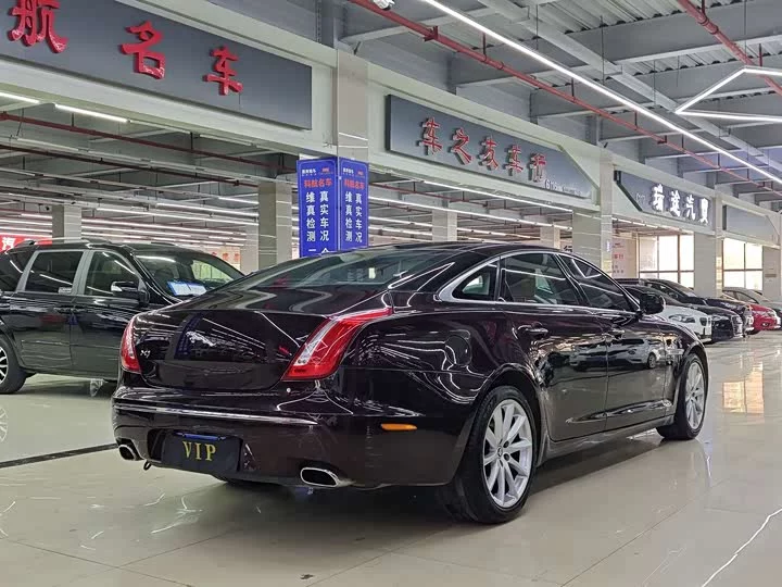 Jaguar XJ