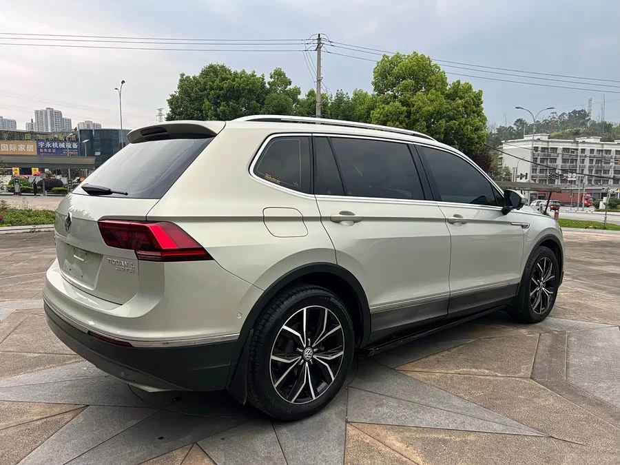 Volkswagen Tiguan L