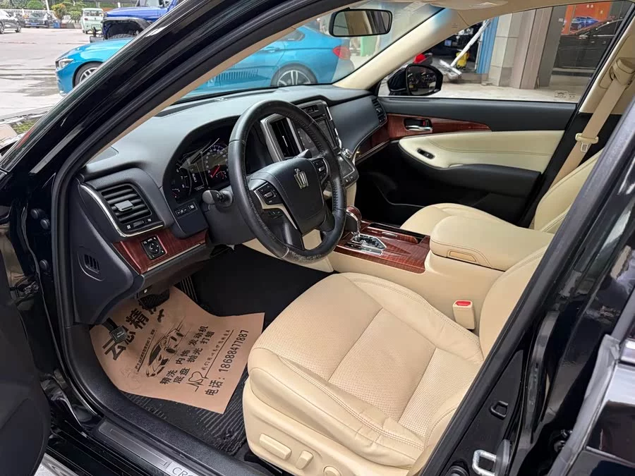 Toyota crown