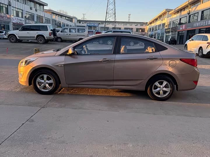 Hyundai Rena