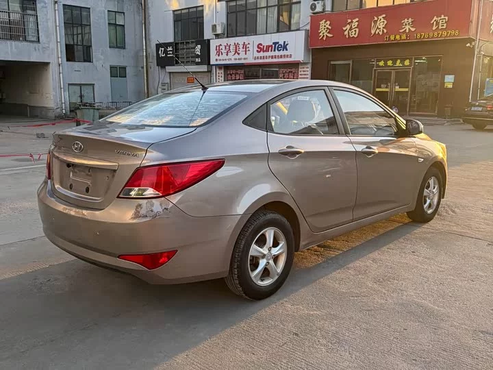 Hyundai Rena