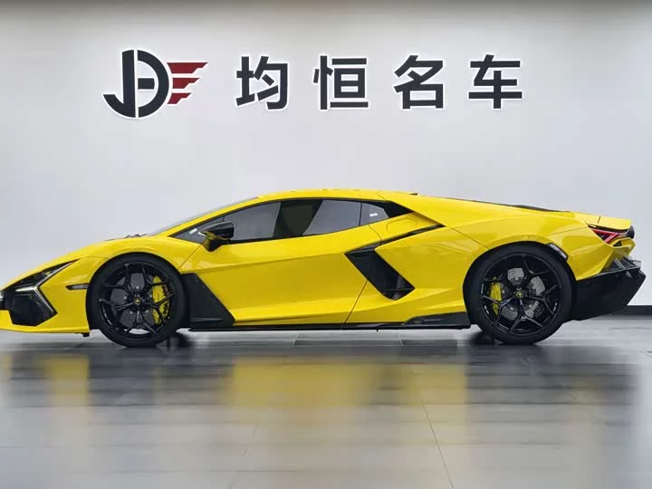 Lamborghini Revuelto