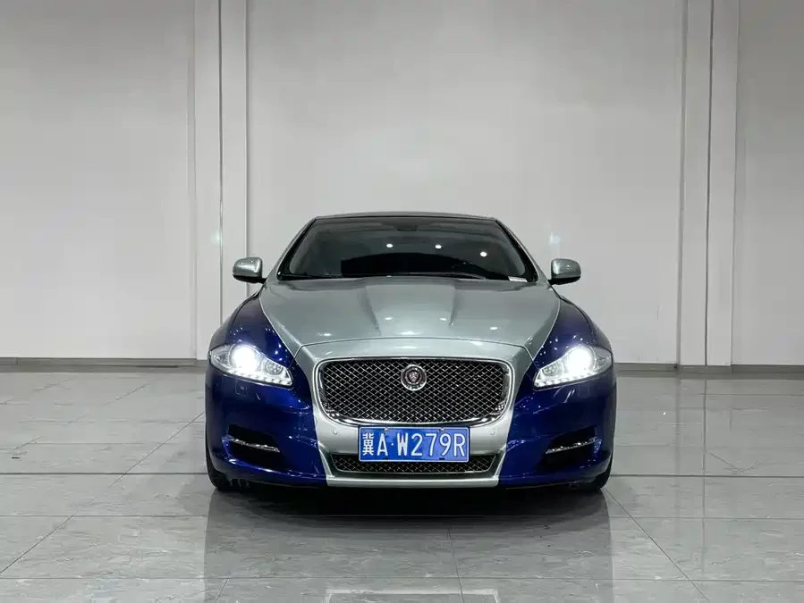 Jaguar XJ