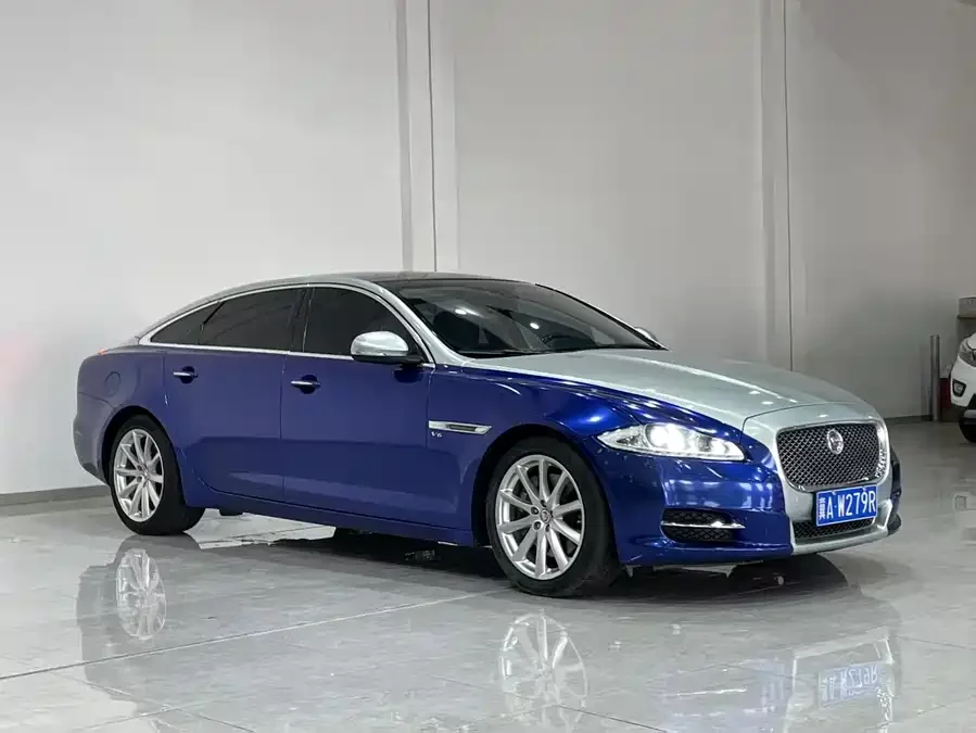Jaguar XJ