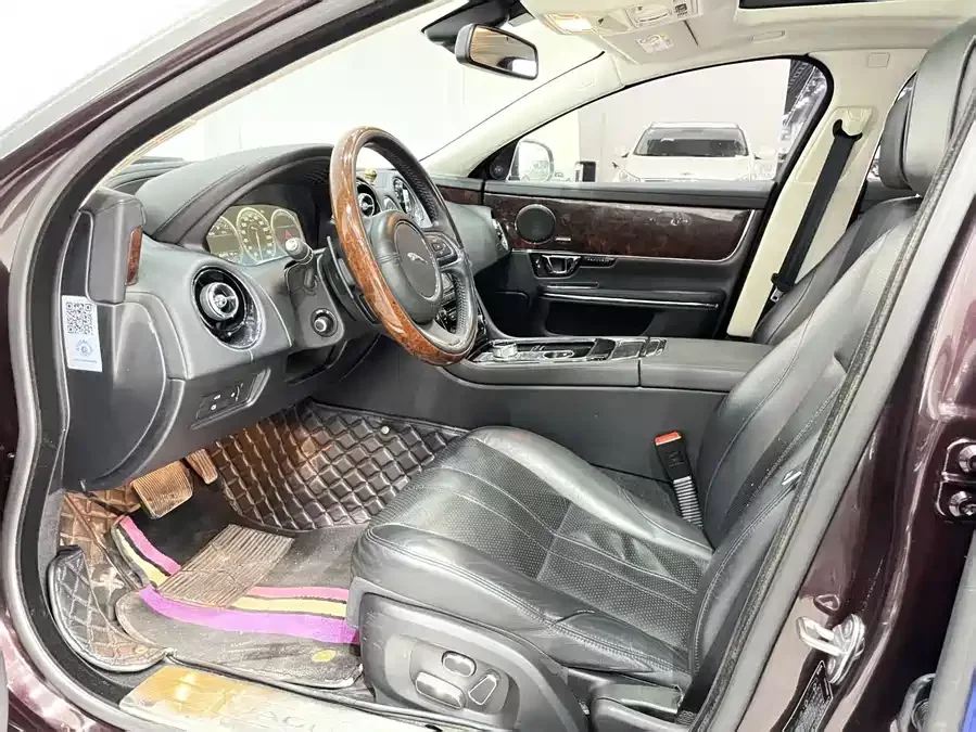 Jaguar XJ