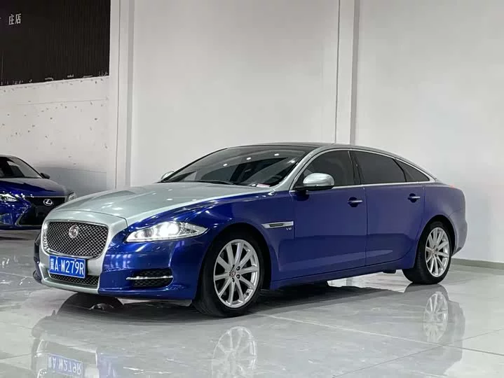 Jaguar XJ