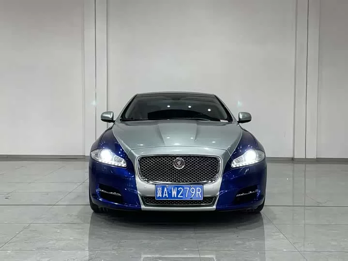 Jaguar XJ