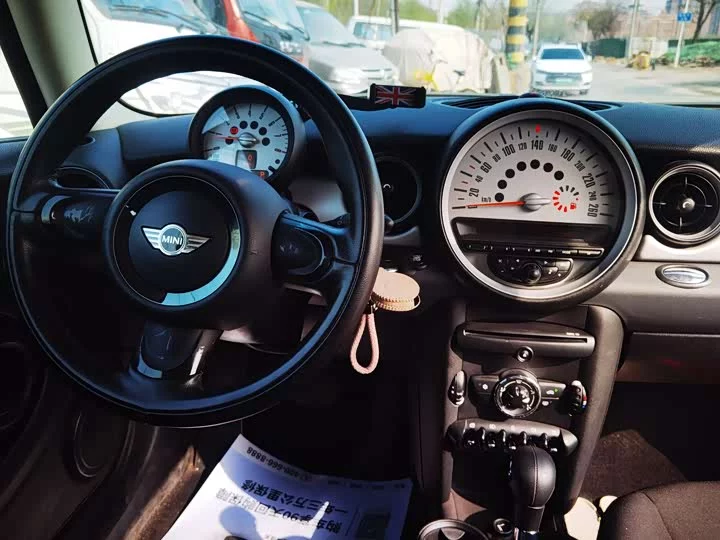 MINI CLUBMAN