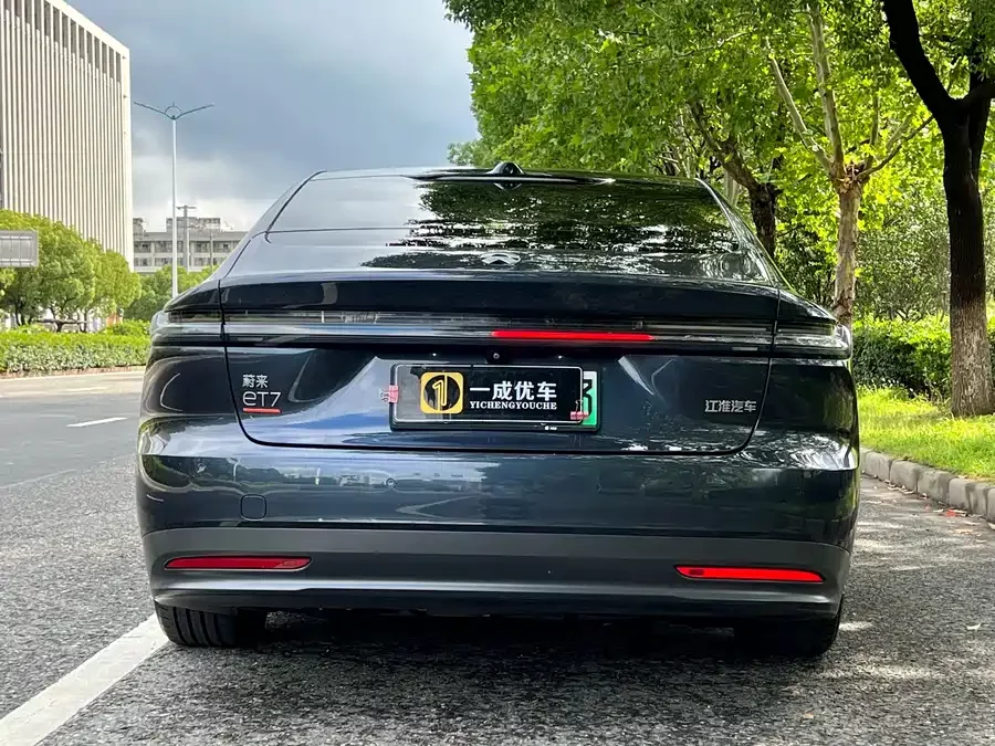 NIO ET7