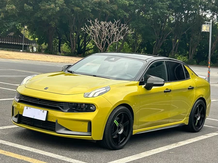 Lynk & Co 03