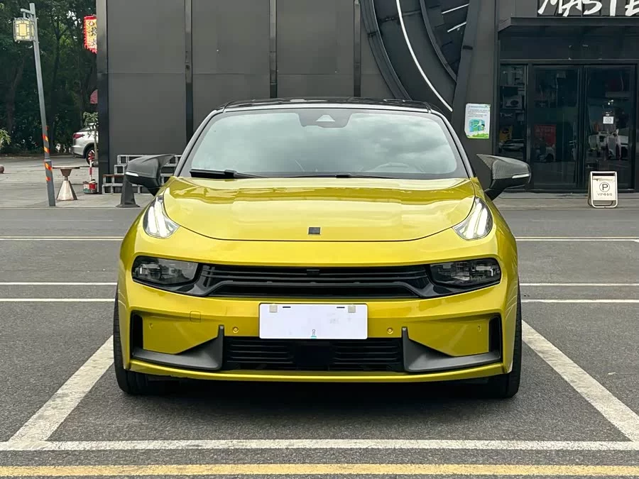 Lynk & Co 03