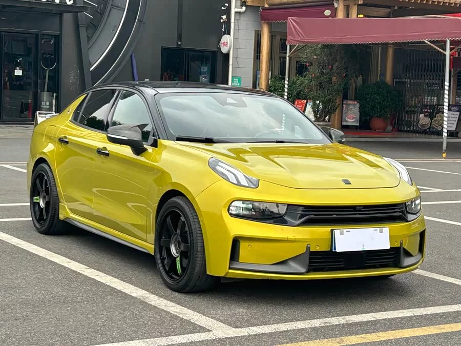 Lynk & Co 03