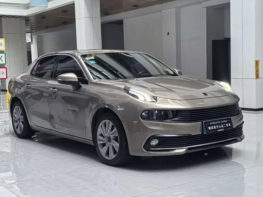 Lynk & Co 03