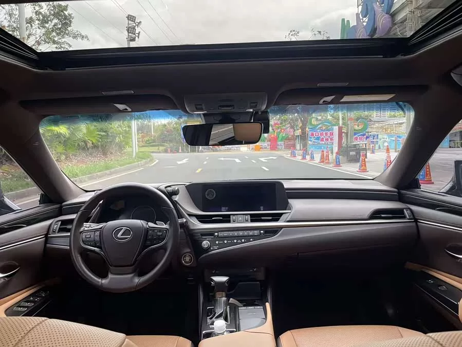 Lexus ES