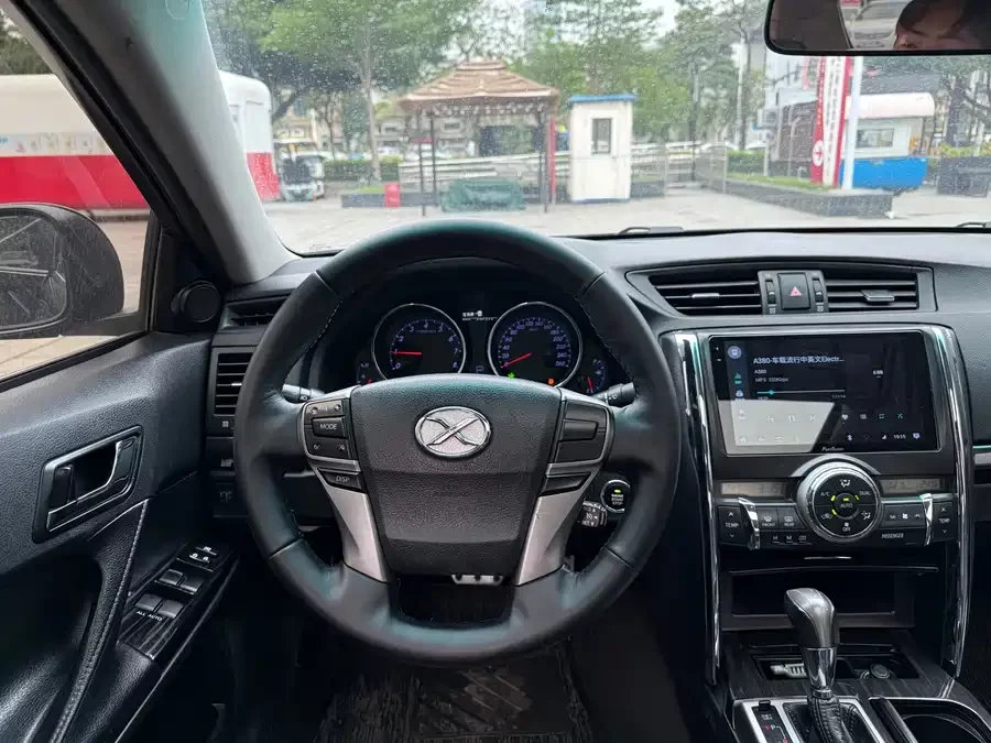 Toyota Reiz
