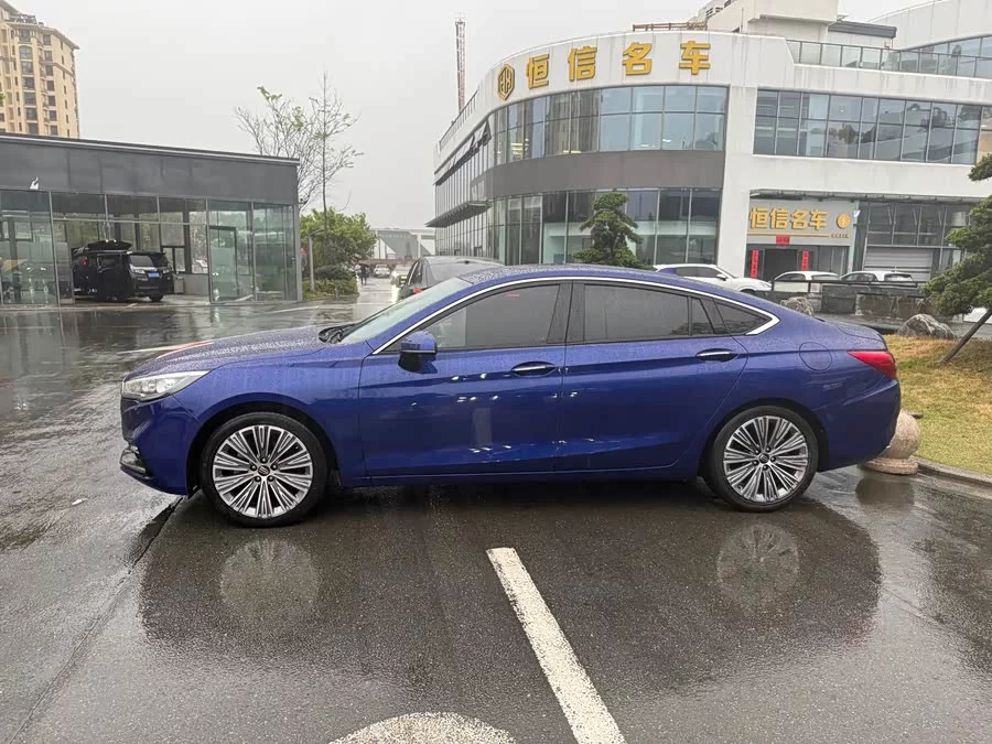 Hongqi H5