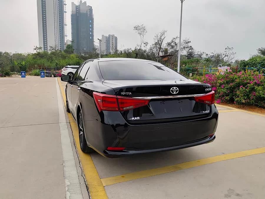 Toyota crown