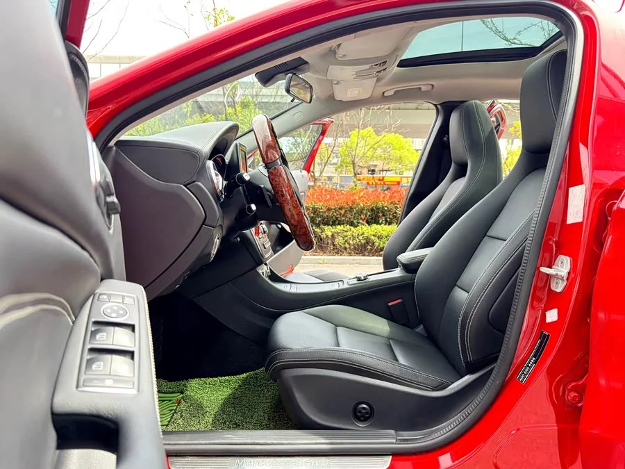 Mercedes Benz GLA