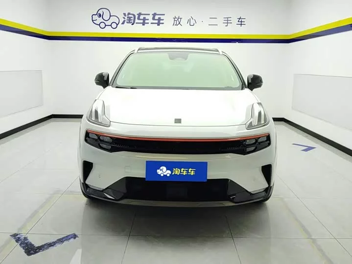 Lynk & Co 06