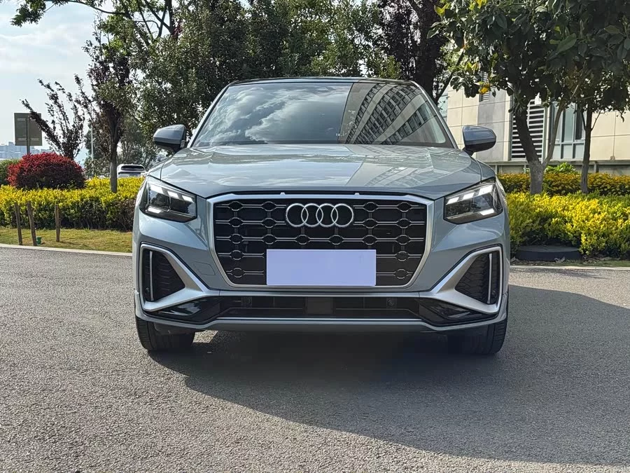 Audi Q2L