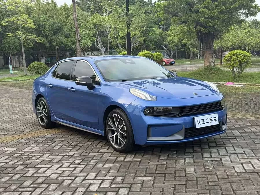 Lynk & Co 03