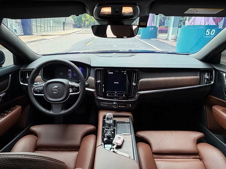 Volvo S90