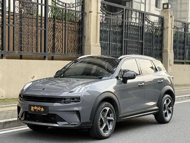 Lynk & Co 06