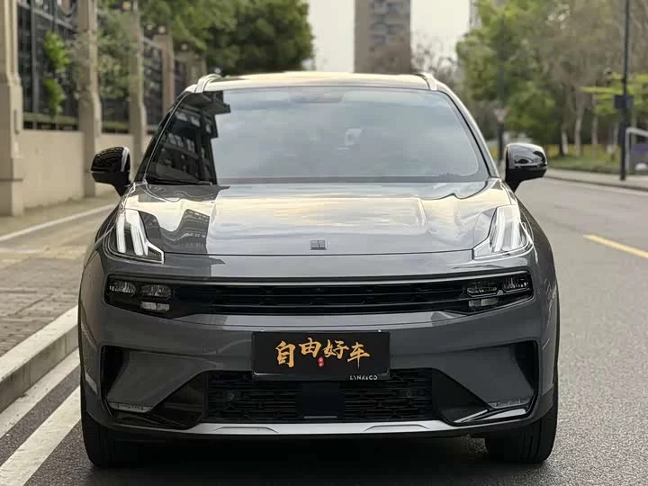 Lynk & Co 06