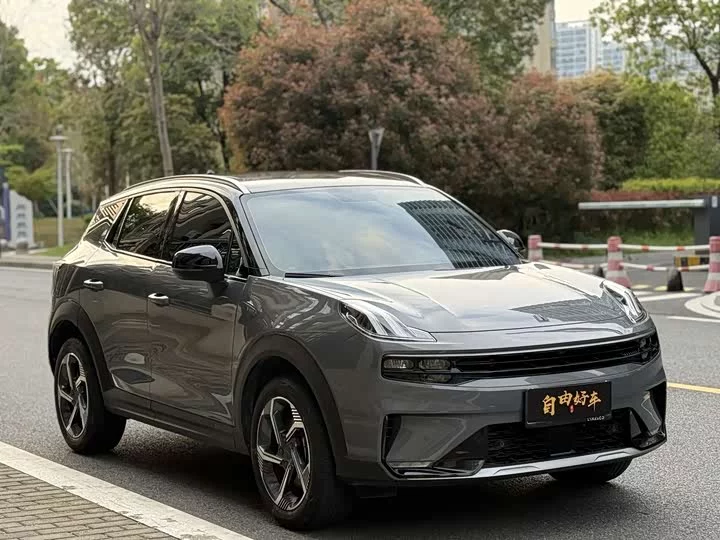 Lynk & Co 06