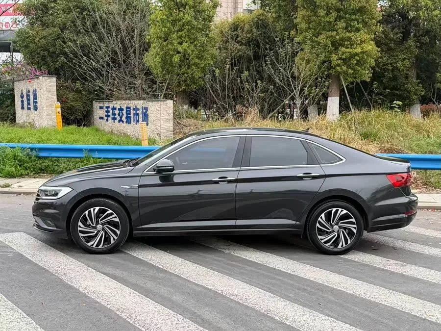 Volkswagen Sagitar