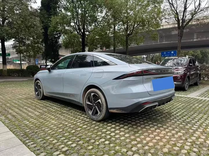 Geely Galaxy L6