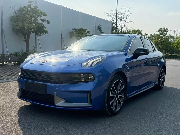 Lynk & Co 03