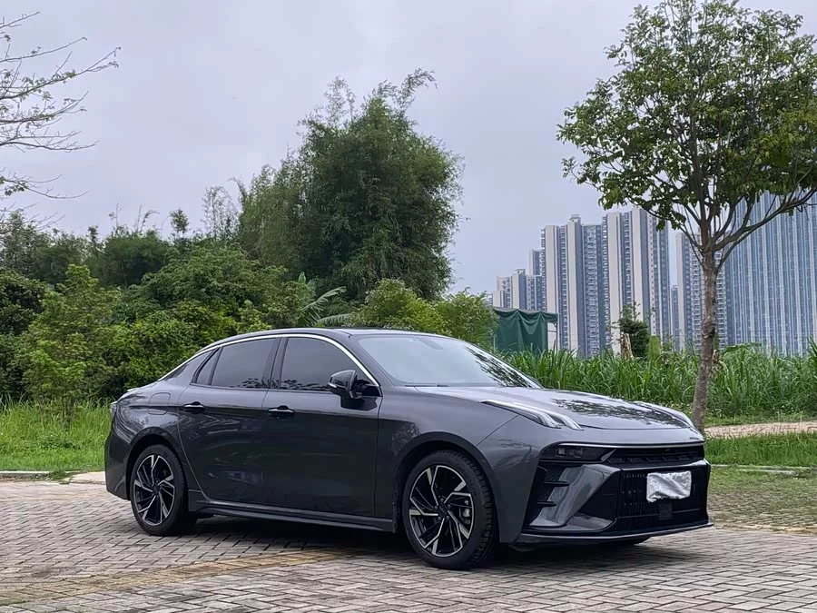 Lynk & Co 03