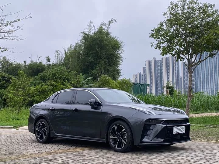 Lynk & Co 03