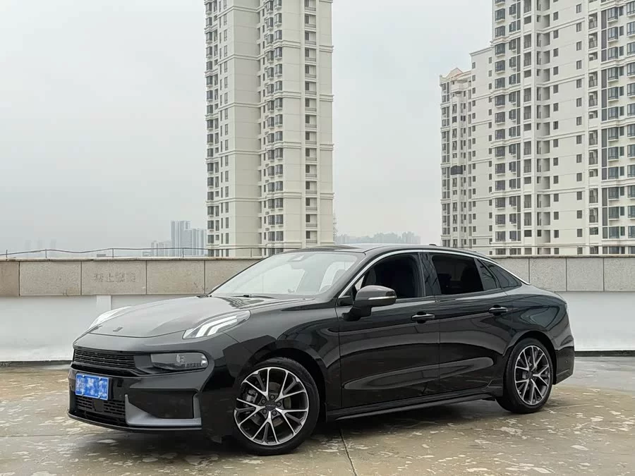 Lynk & Co 03