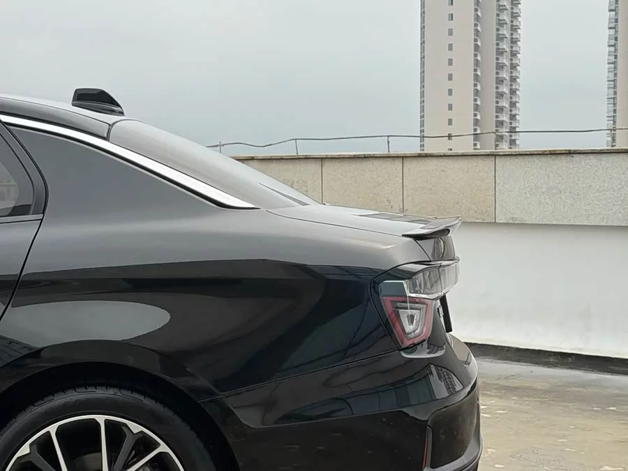 Lynk & Co 03