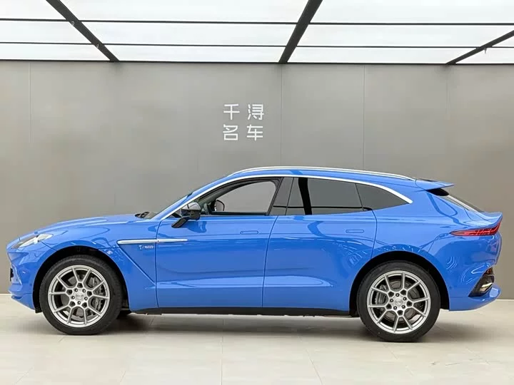 Aston Martin DBX