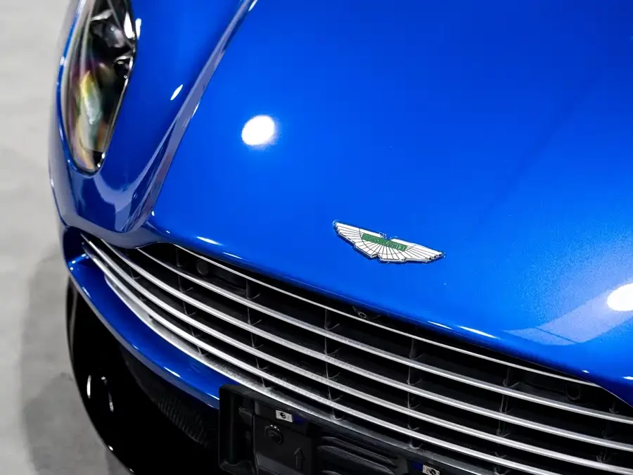 Aston Martin DB11