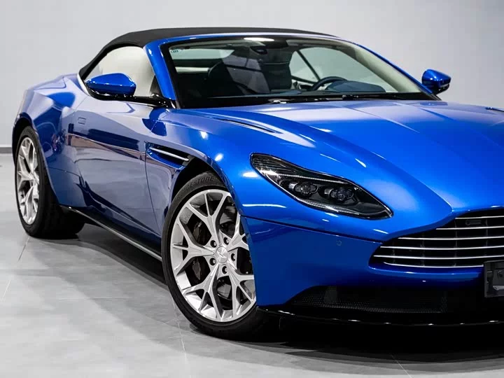 Aston Martin DB11