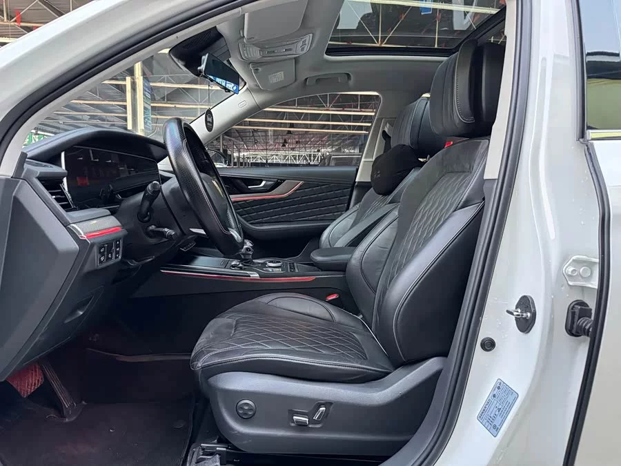 Hongqi HS5