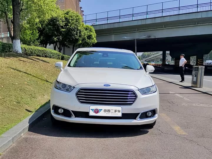Ford Taurus