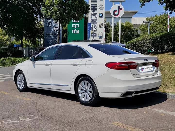 Ford Taurus