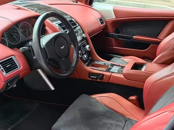 Aston Martin DBS