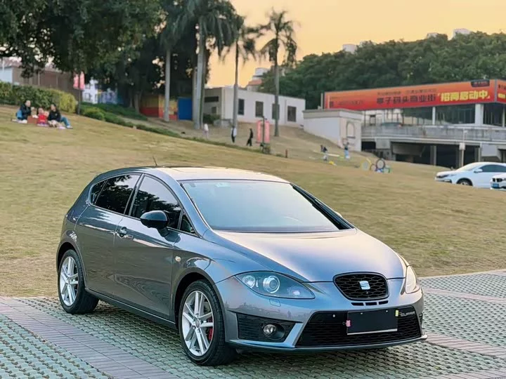SEAT LEON