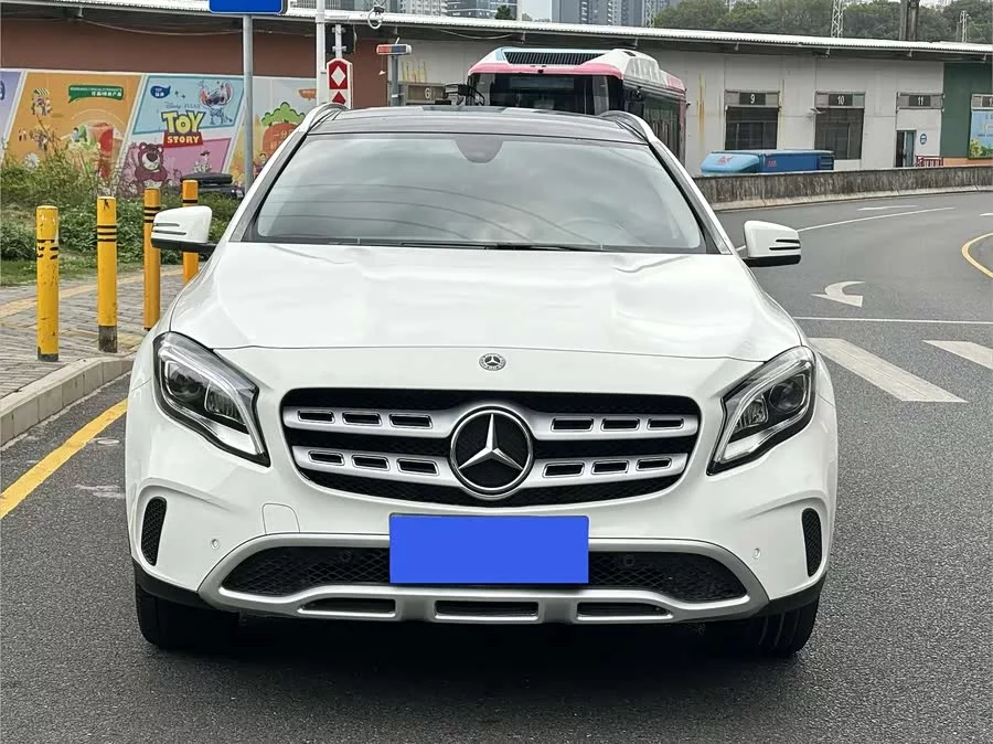 Mercedes Benz GLA
