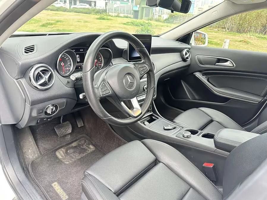 Mercedes Benz GLA