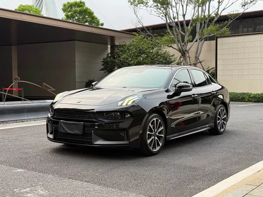 Lynk & Co 03